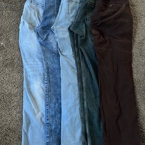 Jeans/khaki’s